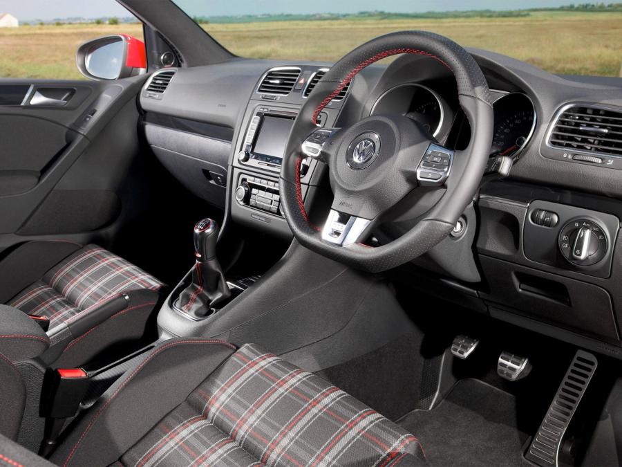  Volkswagen Golf GTi 3-Door 2009 года  (UK) (фото 3 из 12)